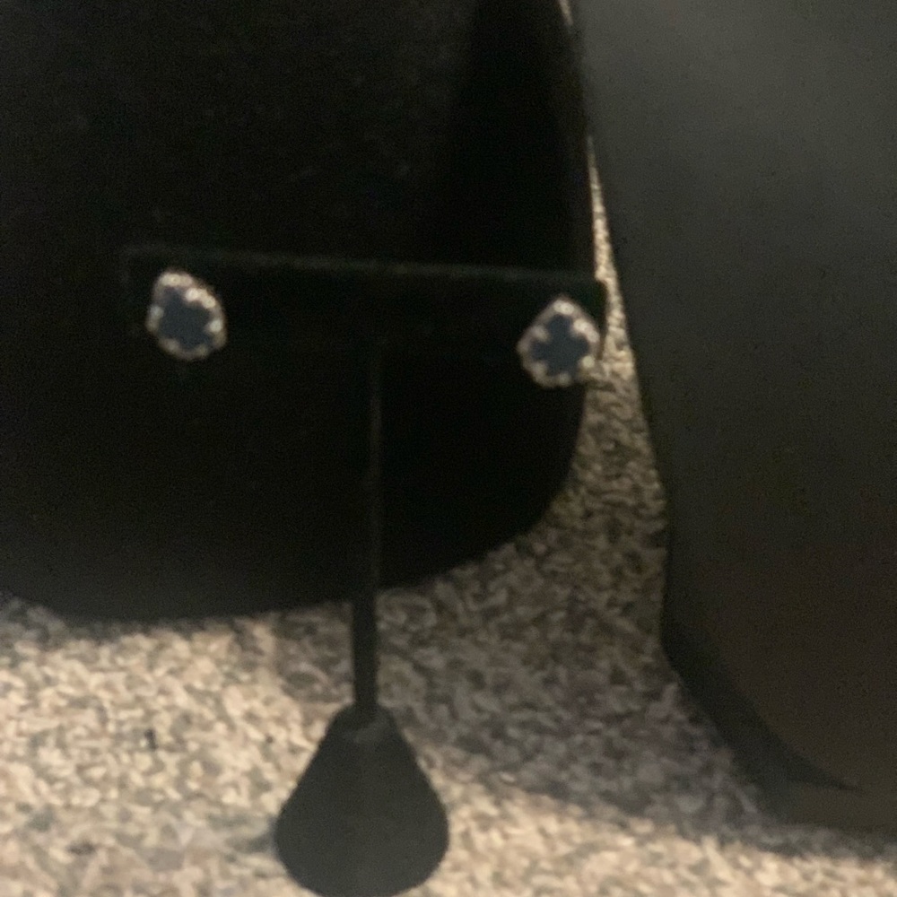 Kendra scott Studs(Tessas)